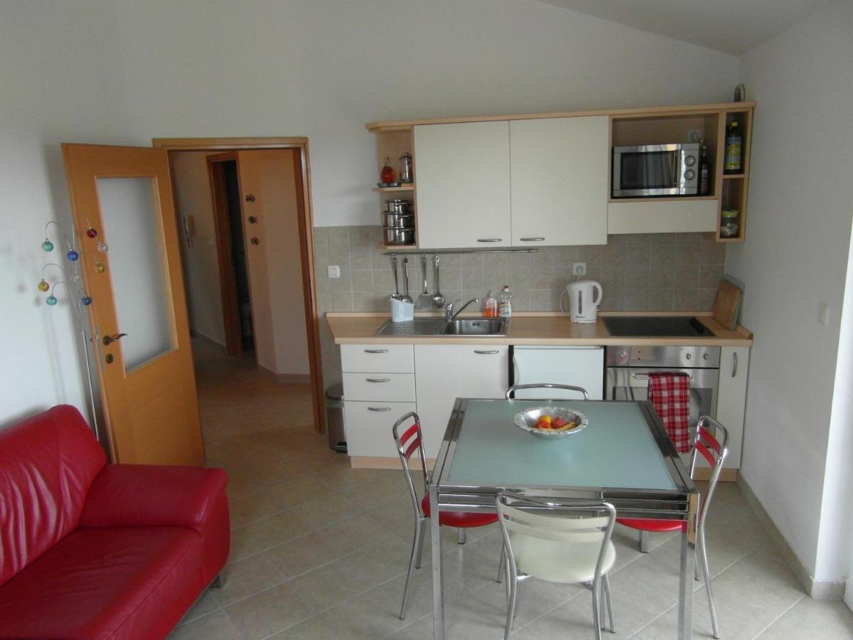 Bentley - Sea-View - 2 Bedroom Apartment Premantura Esterno foto