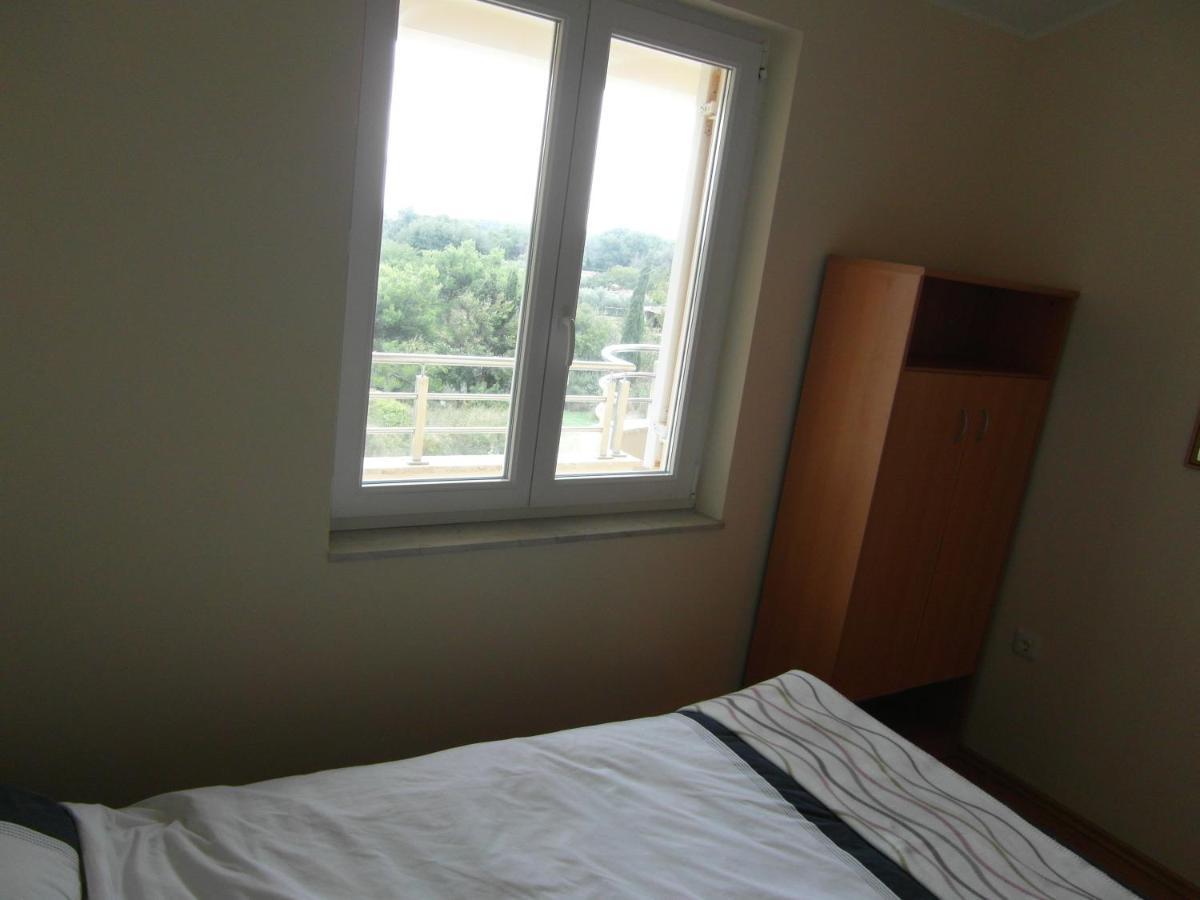 Bentley - Sea-View - 2 Bedroom Apartment Premantura Esterno foto