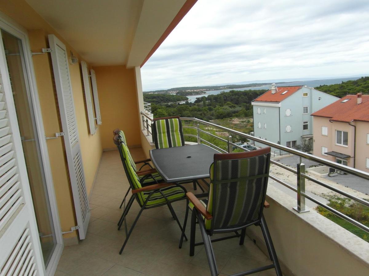 Bentley - Sea-View - 2 Bedroom Apartment Premantura Esterno foto