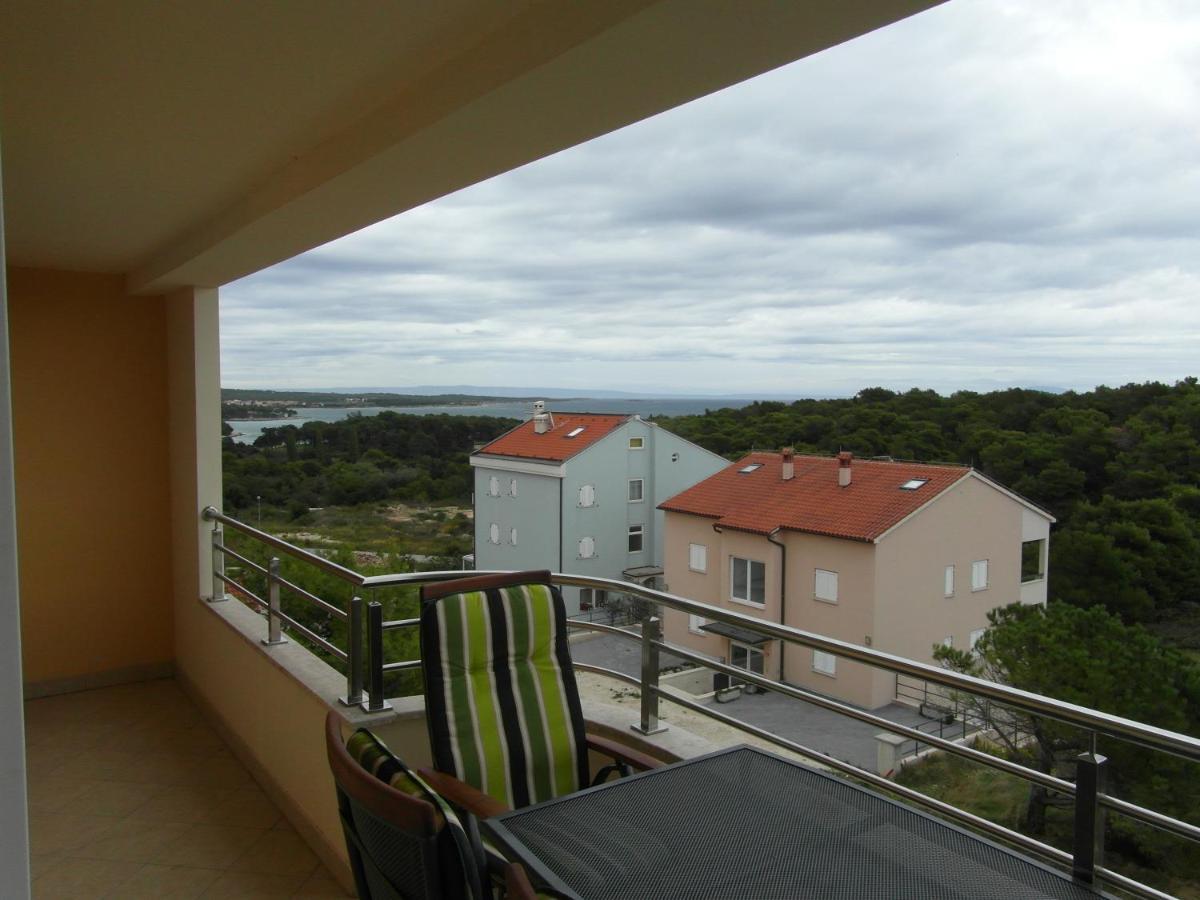 Bentley - Sea-View - 2 Bedroom Apartment Premantura Esterno foto