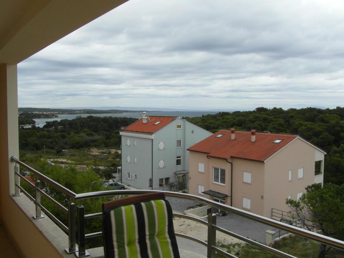 Bentley - Sea-View - 2 Bedroom Apartment Premantura Esterno foto
