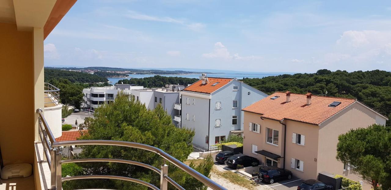 Bentley - Sea-View - 2 Bedroom Apartment Premantura Esterno foto