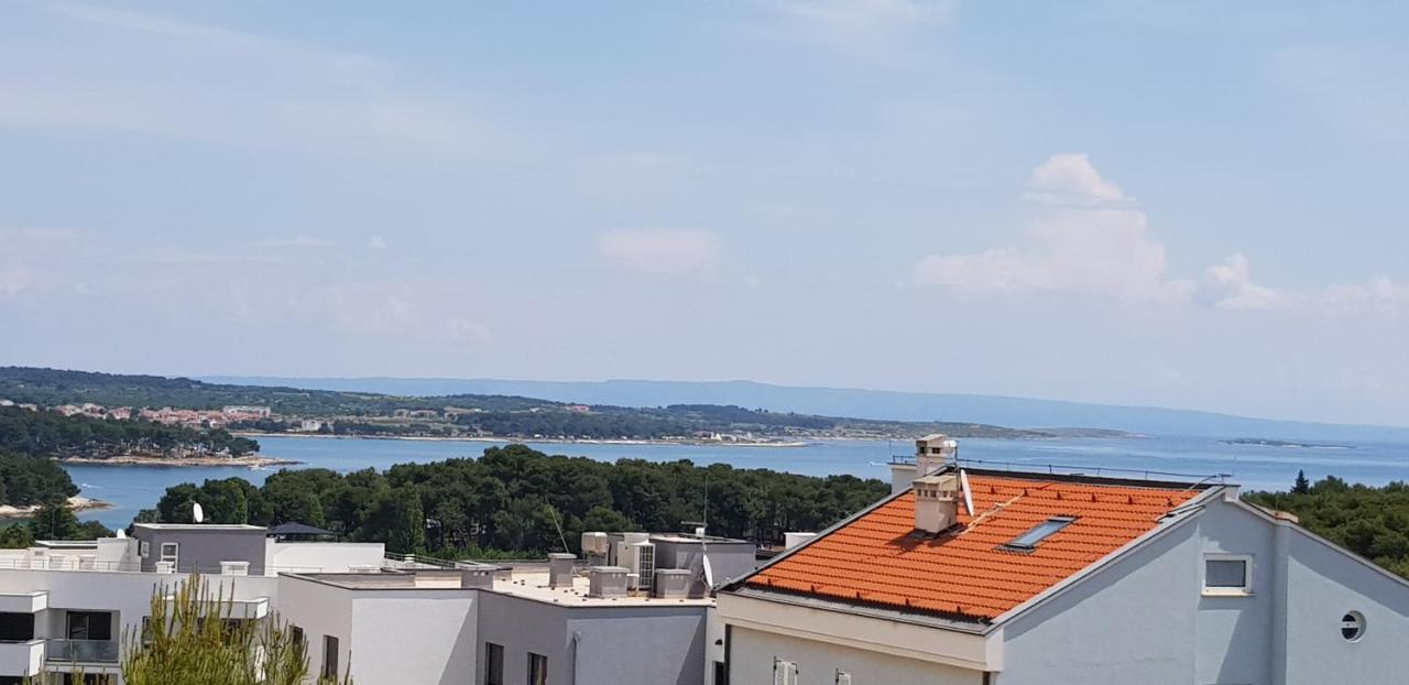 Bentley - Sea-View - 2 Bedroom Apartment Premantura Esterno foto